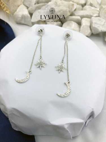 گوشواره دو آویز زنجیری با مدال ماه و ستاره