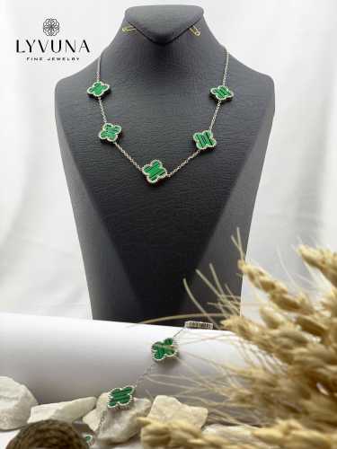 گردنبند نقره ای ونکلیف رنگ سبز